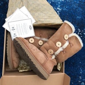 UGG Australia, Size 7, Triple Button